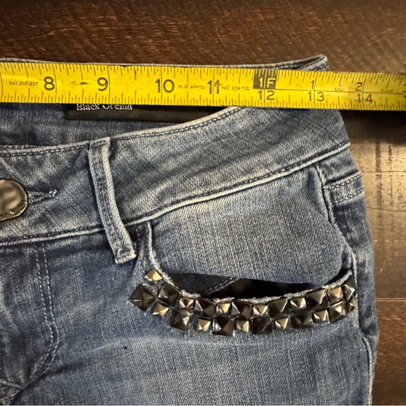 Black Orchid Hurricanea Studded Skinny Jeans Blue Distress Size 25 Edgy Rocker - Picture 11 of 17